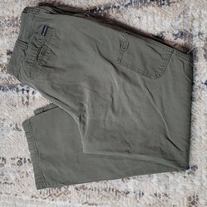 Colombia Men's size 42x32 army green pants